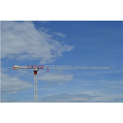 Mångsidig tornkran för byggprojekt med krav på balanserad räckvidd och lyftkapacitet.