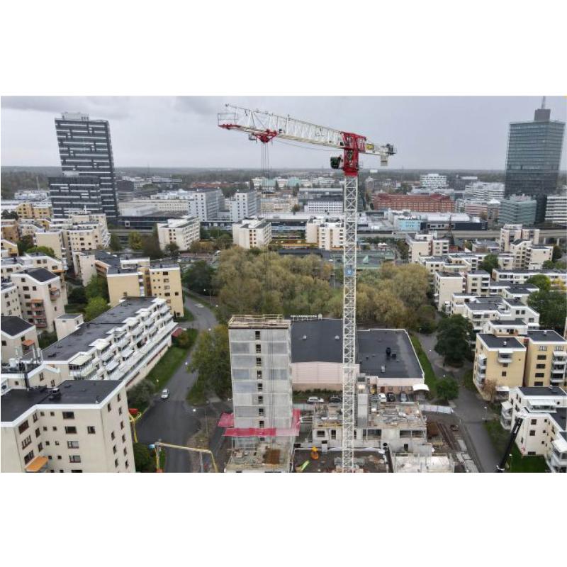Tornkran med mycket lång räckvidd och hög kapacitet för större byggarbetsplatser.