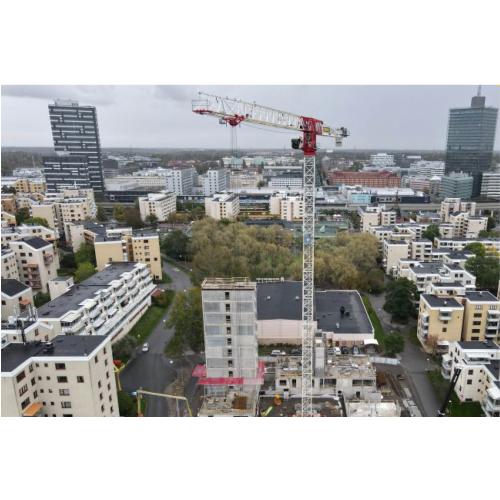 Tornkran med mycket lång räckvidd och hög kapacitet för större byggarbetsplatser.