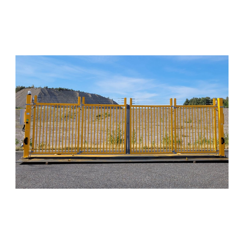 Motoriserad grind för effektiv in- och utfart. 10 meter infartsbredd.